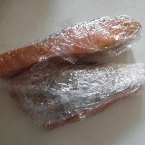 お弁当にピッタリ!焼き鮭の冷凍方法